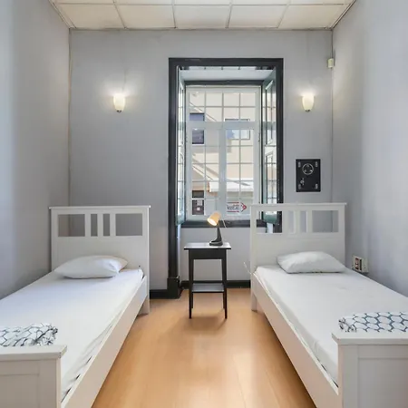 Le Penguin Hostel *