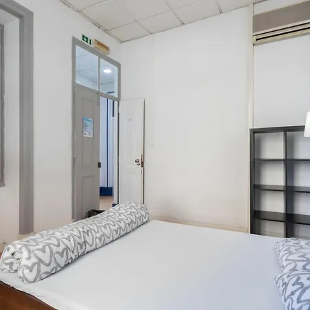 Le Penguin Hostel *